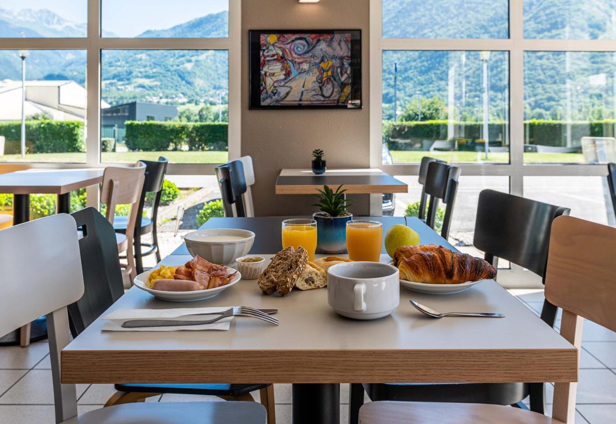 B&B Hotel Saint Jean De Maurienne Sainte-Marie-de-Cuines Bagian luar foto